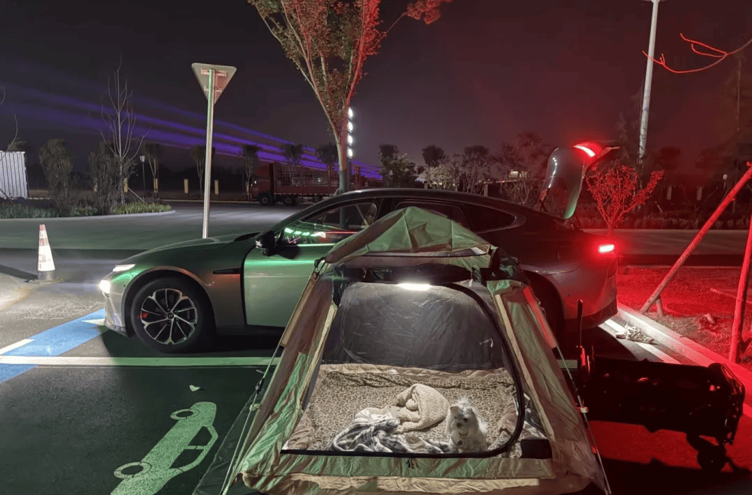 庆期间年轻人旅行掀起“帐篷过夜”热潮冰球突破爆百万大奖不住酒