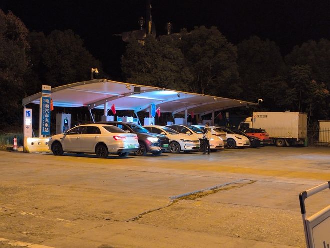 套四日黄山高评分旅行社四天三晚费用全含冰球突破豪华版app黄山四日游自驾配(图1)